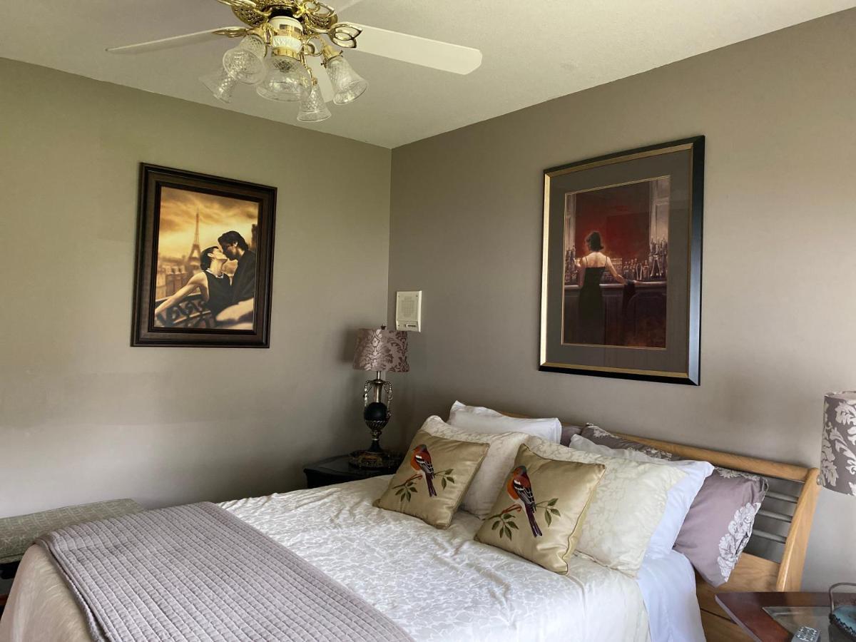 Rolling Hills Country Resort Bed And Breakfast Three Hills Buitenkant foto